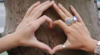 SAN VALENTINE ALSO TRAVELS IN A MOTORHOME.